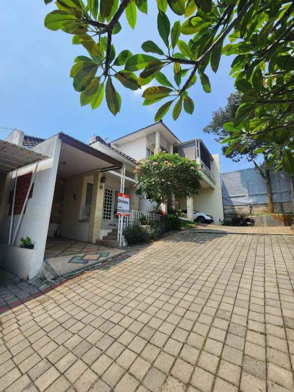 dijual rumah noor residence