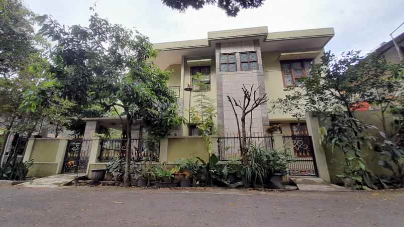 dijual rumah padasuka