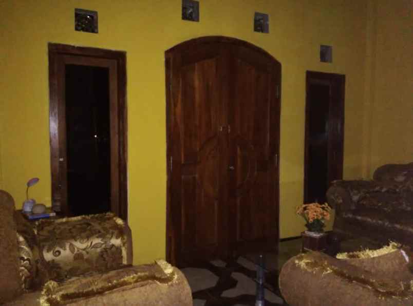 dijual rumah pajangan