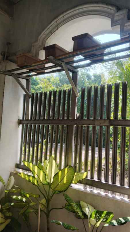 dijual rumah pajangan