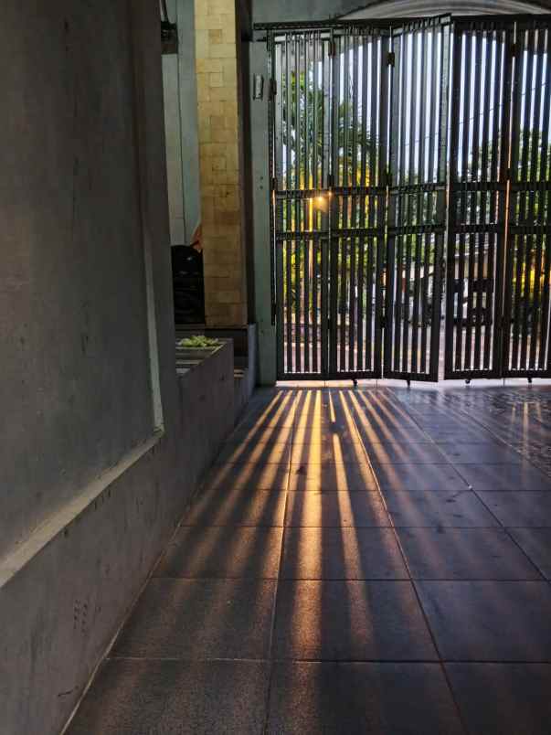 dijual rumah pajangan