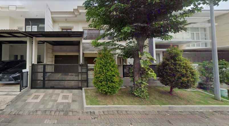 dijual rumah pakuwon city