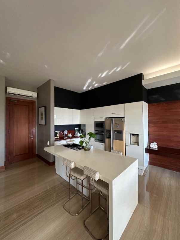 dijual rumah pakuwon indah