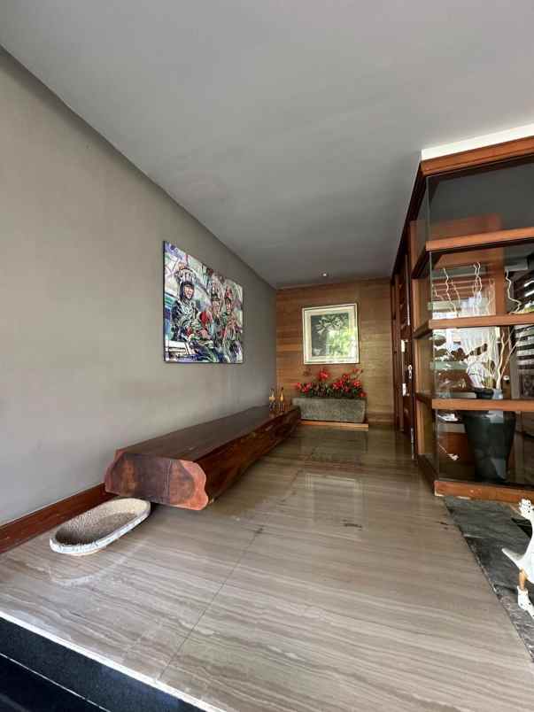 dijual rumah pakuwon indah