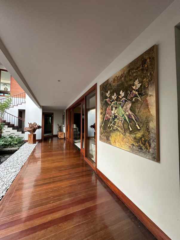 dijual rumah pakuwon indah