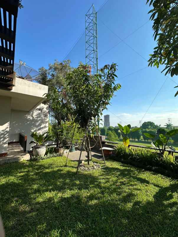 dijual rumah pakuwon indah