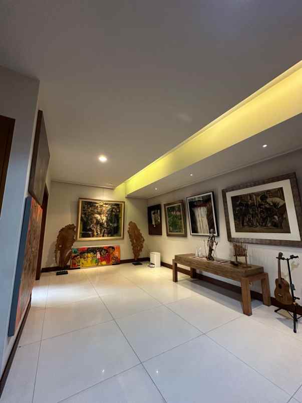 dijual rumah pakuwon indah