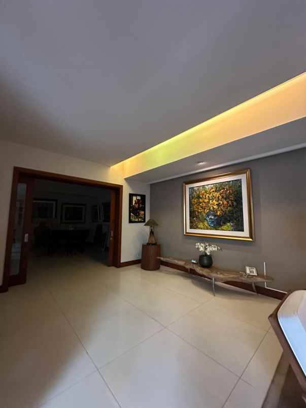 dijual rumah pakuwon indah