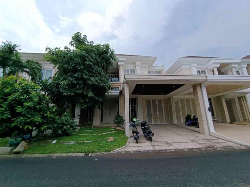 dijual rumah pakuwon indah la riz wood surabaya