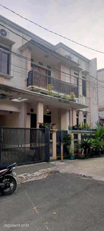 dijual rumah pancoran mas