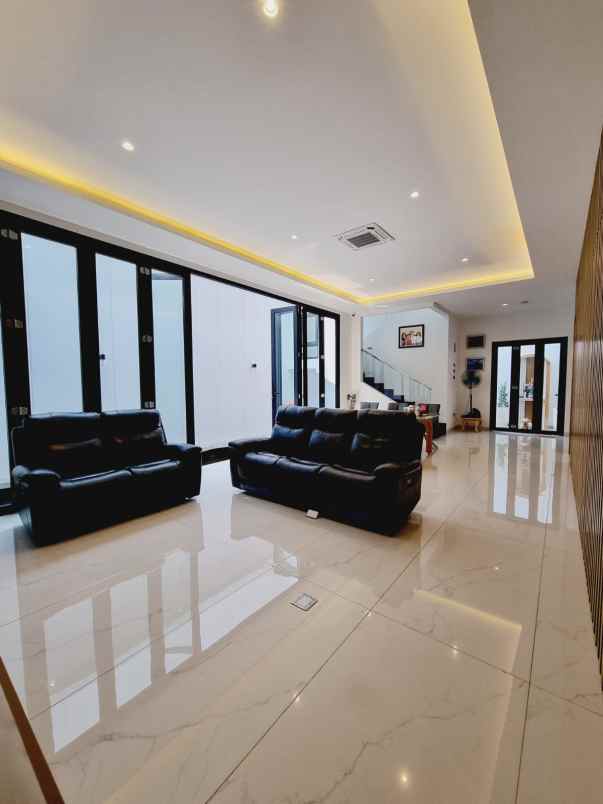 dijual rumah pangkalan asem cempaka