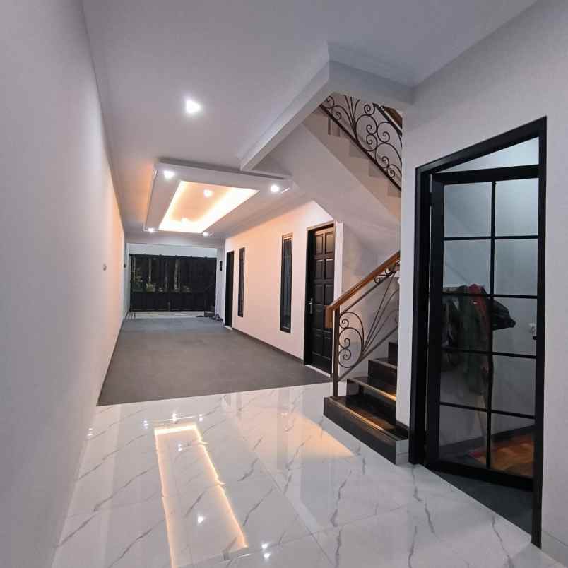 dijual rumah pejaten barat