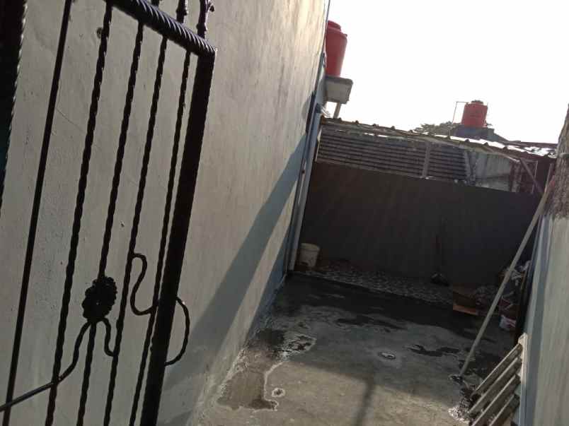 dijual rumah perum rivera hills