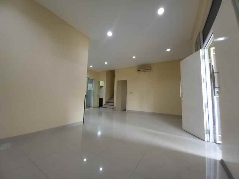 dijual rumah perumahan green lake city