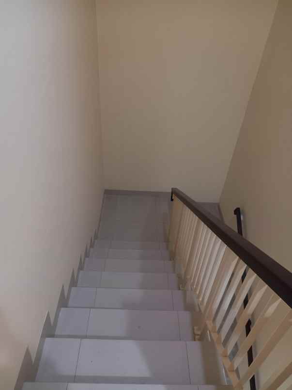 dijual rumah perumahan green lake city