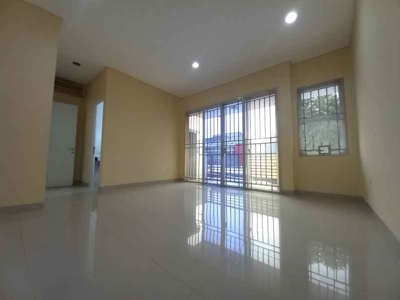 dijual rumah perumahan green lake city