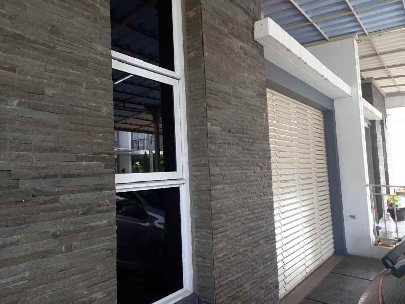 dijual rumah perumahan green lake city