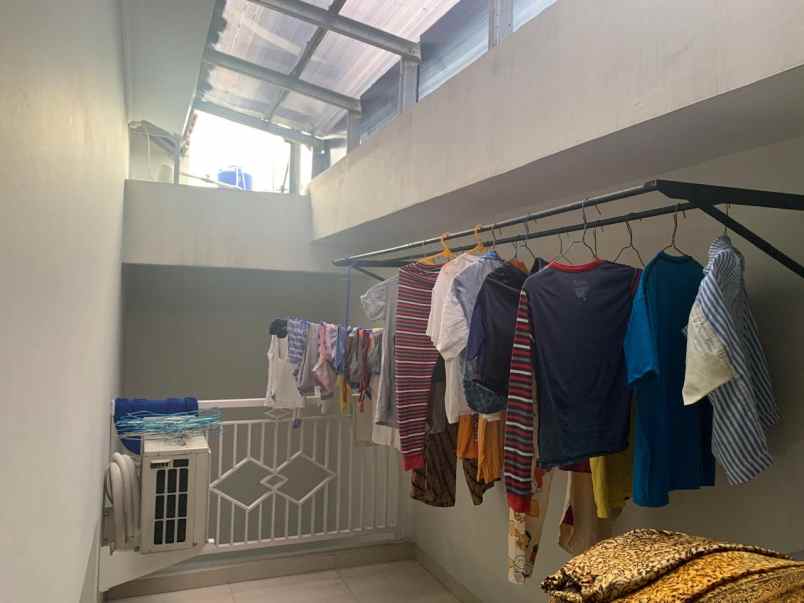 dijual rumah pisangan