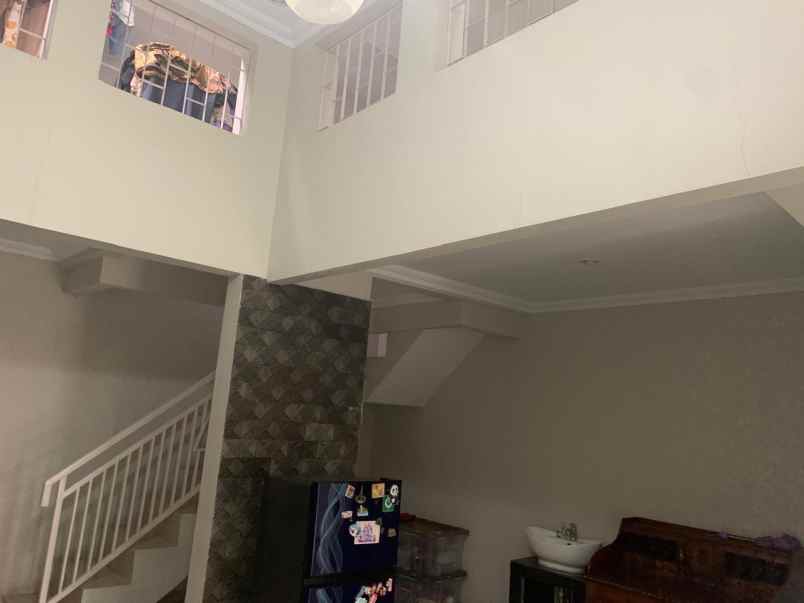 dijual rumah pisangan