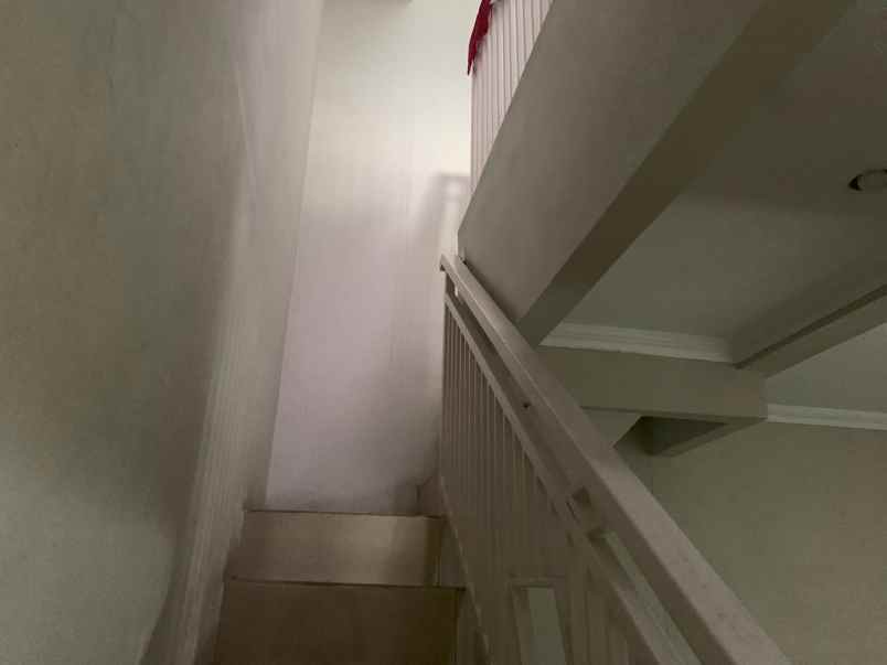 dijual rumah pisangan