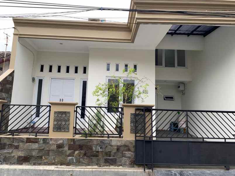 dijual rumah pisangan