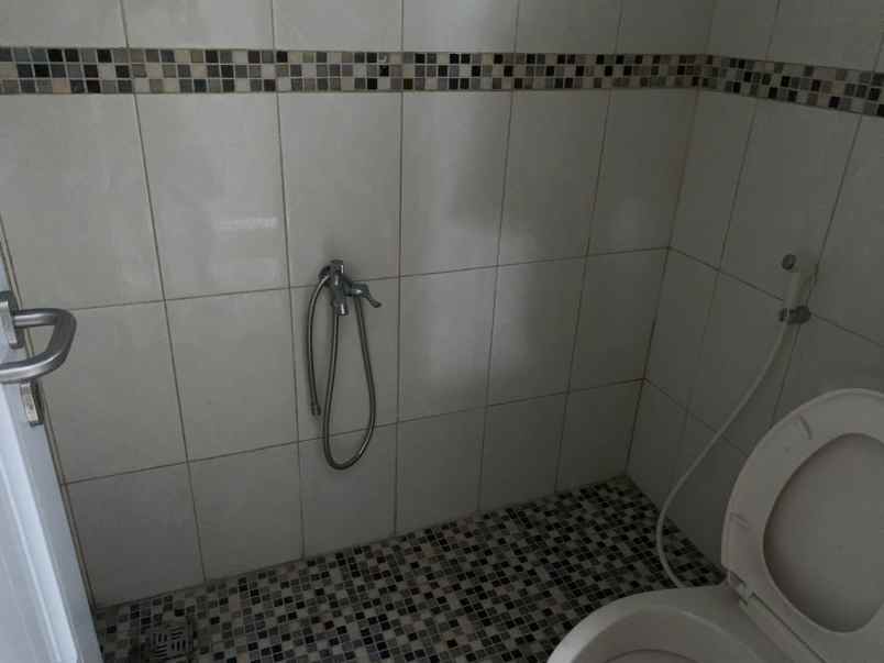 dijual rumah pisangan