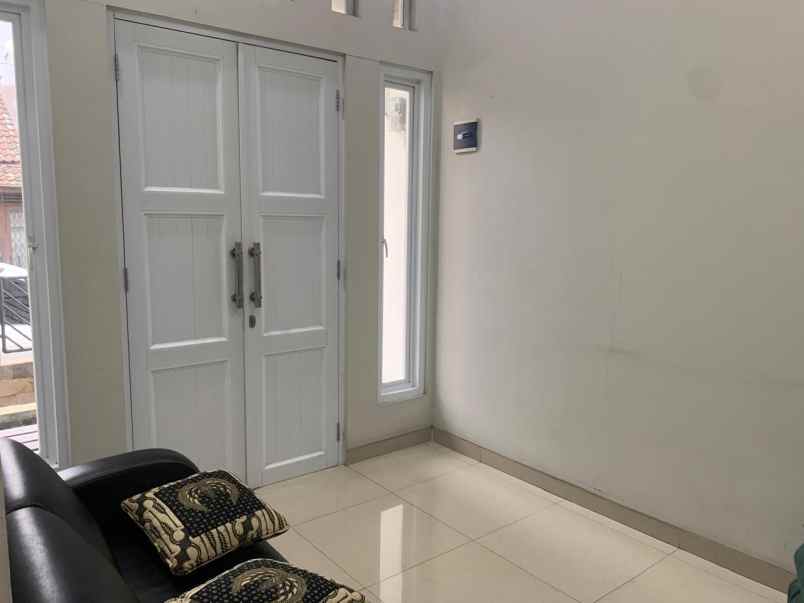 dijual rumah pisangan