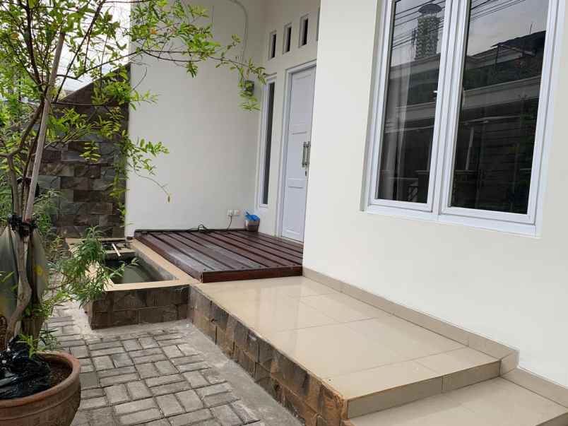 dijual rumah pisangan