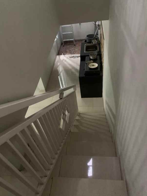 dijual rumah pisangan