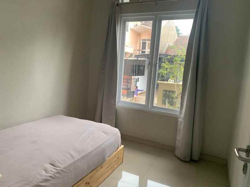 dijual rumah pisangan