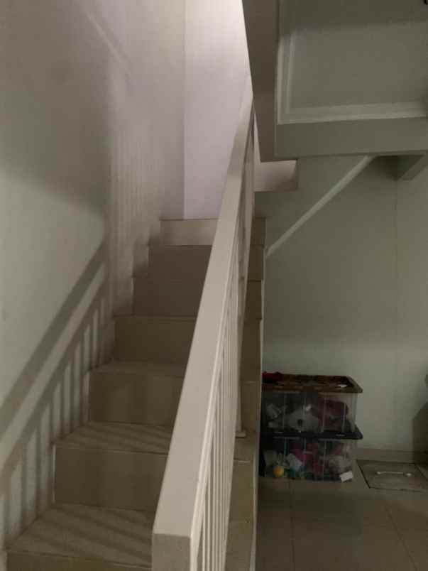 dijual rumah pisangan