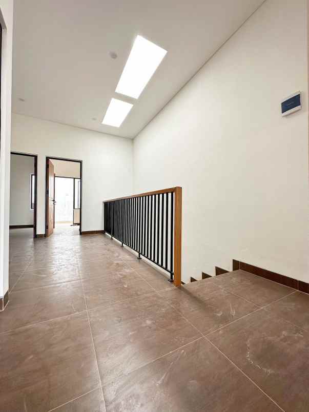 dijual rumah pisangan