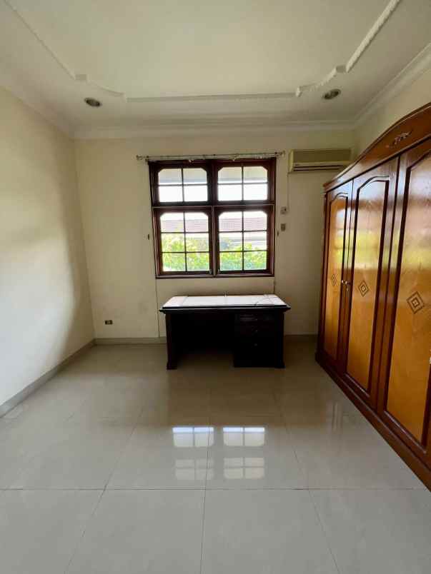 dijual rumah pondok indah