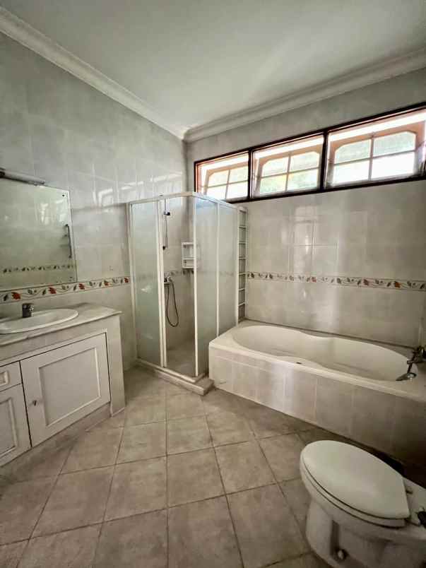 dijual rumah pondok indah