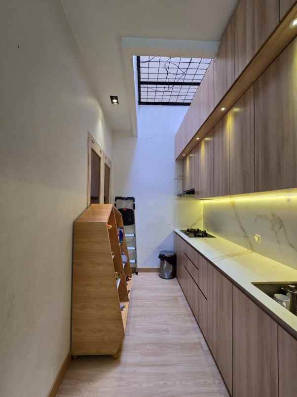 dijual rumah pondok kelapa