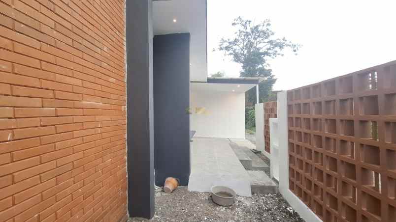 dijual rumah purwomartani