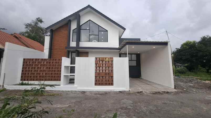 dijual rumah purwomartani