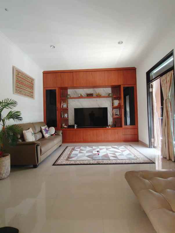 dijual rumah rawamangun jakarta timur