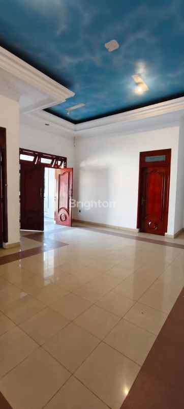 dijual rumah raya darmo