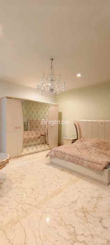 dijual rumah raya darmo