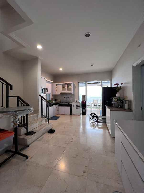 dijual rumah river valley residence