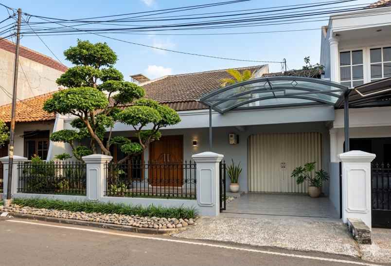 dijual rumah sangat strategis di pondok kelapa