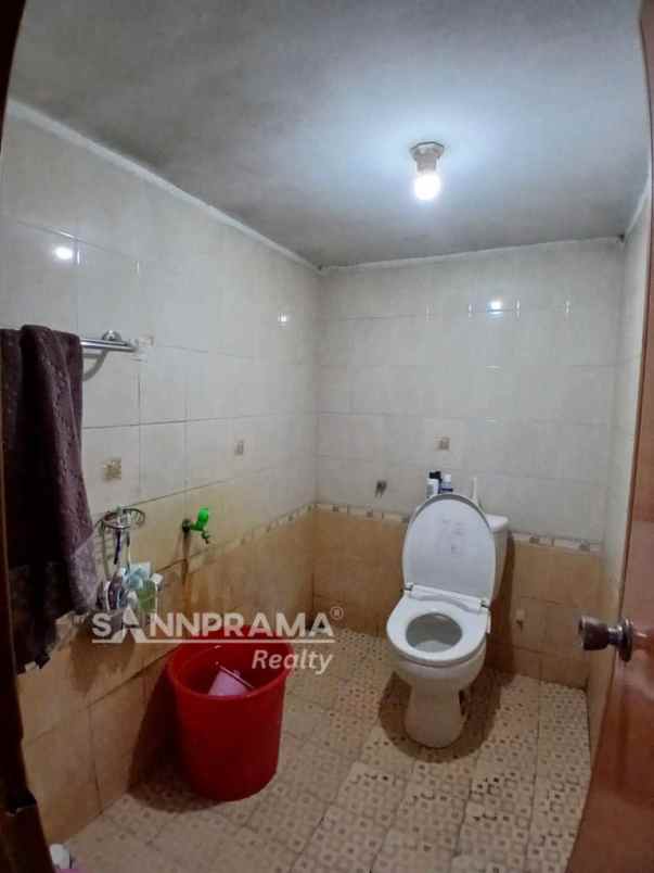 dijual rumah second shm dekat stasiun depok lama