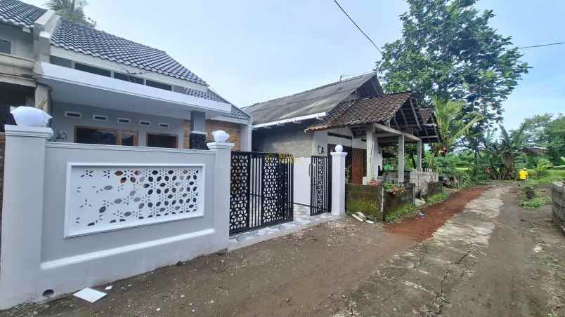 dijual rumah selomartani