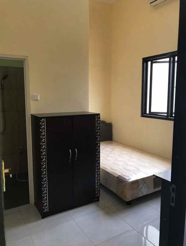 dijual rumah semolowaru