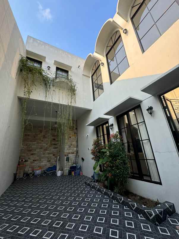 dijual rumah siap huni mewah lokasi cemorokandang