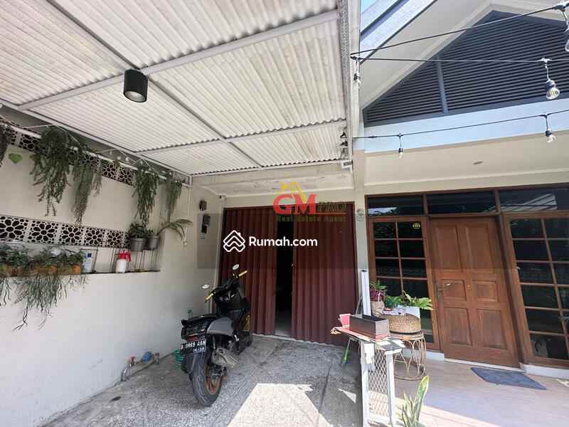 dijual rumah singgasana pradana