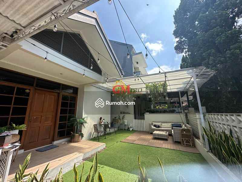 dijual rumah singgasana pradana