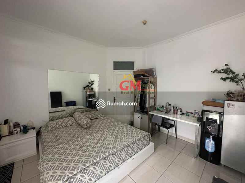 dijual rumah singgasana pradana