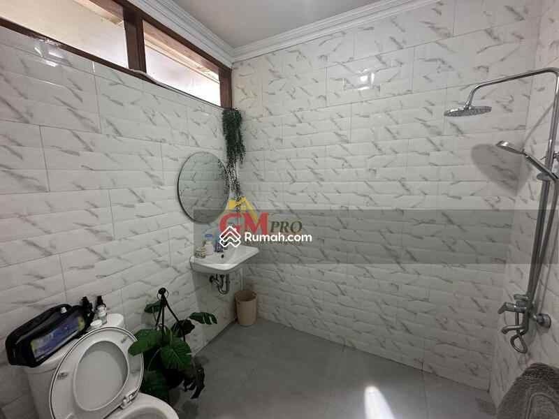 dijual rumah singgasana pradana